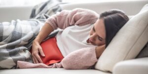Cum să gestionezi eficient simptomele sindromului premenstrual?